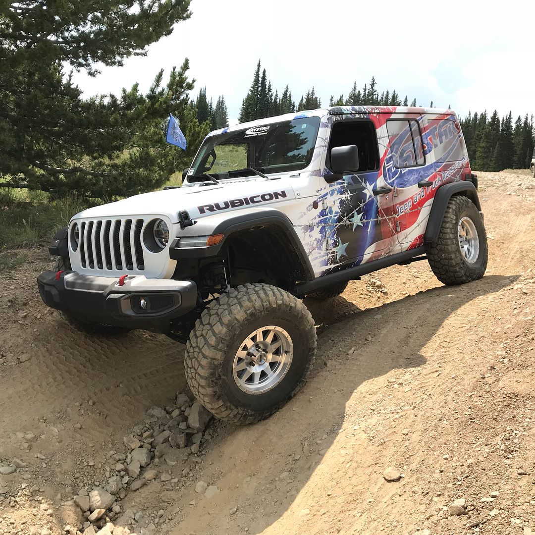 Jeep JL 2" Suspension Leveling and Lift Kits